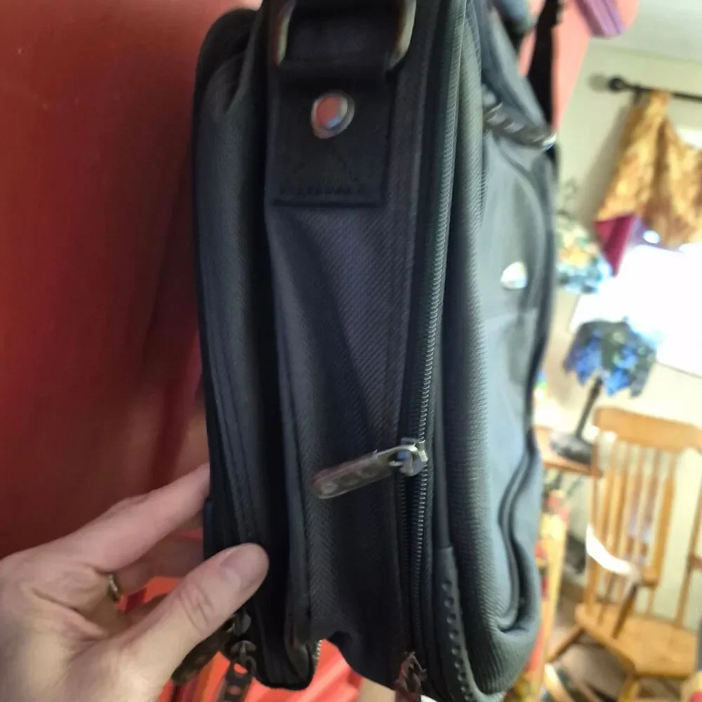 Samsonite Carry On Overnight Bag Briefcase Style Laptop Carry Black Used Once